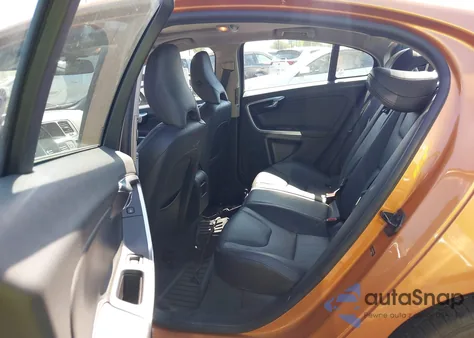 2013 Volvo S60 T5/T5 Platinum/T5 Premier/T5 Premier Plus z USA, uszkodzony, nr VIN YV1612FS1D2190732